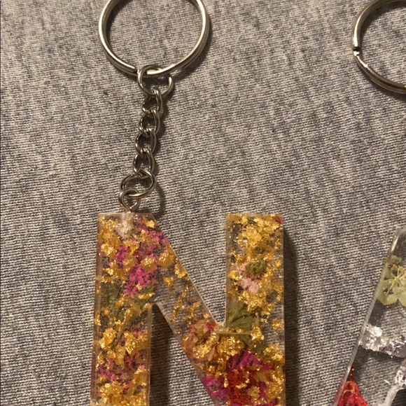 resin letter keychain - Picture 7 of 10
